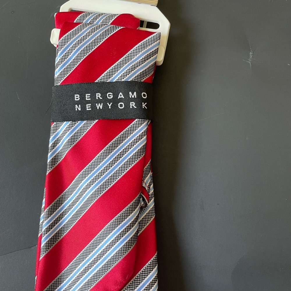 Bergamo New York Men’s Tie-Tie Bar Included
